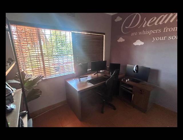 3 BEDROOM FREEHOLD FOR SALE IN LINMEYER
